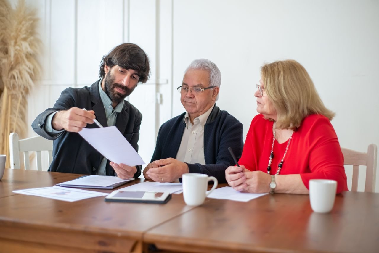 Senior couple in an unhurried consultation with a Goldway Capital advisor